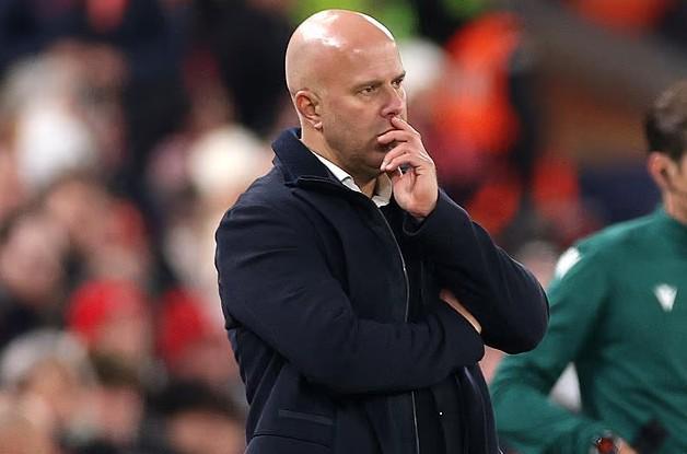 邮报:利物浦曾有糟糕赛季但原因明确,斯洛特如今找不到原因