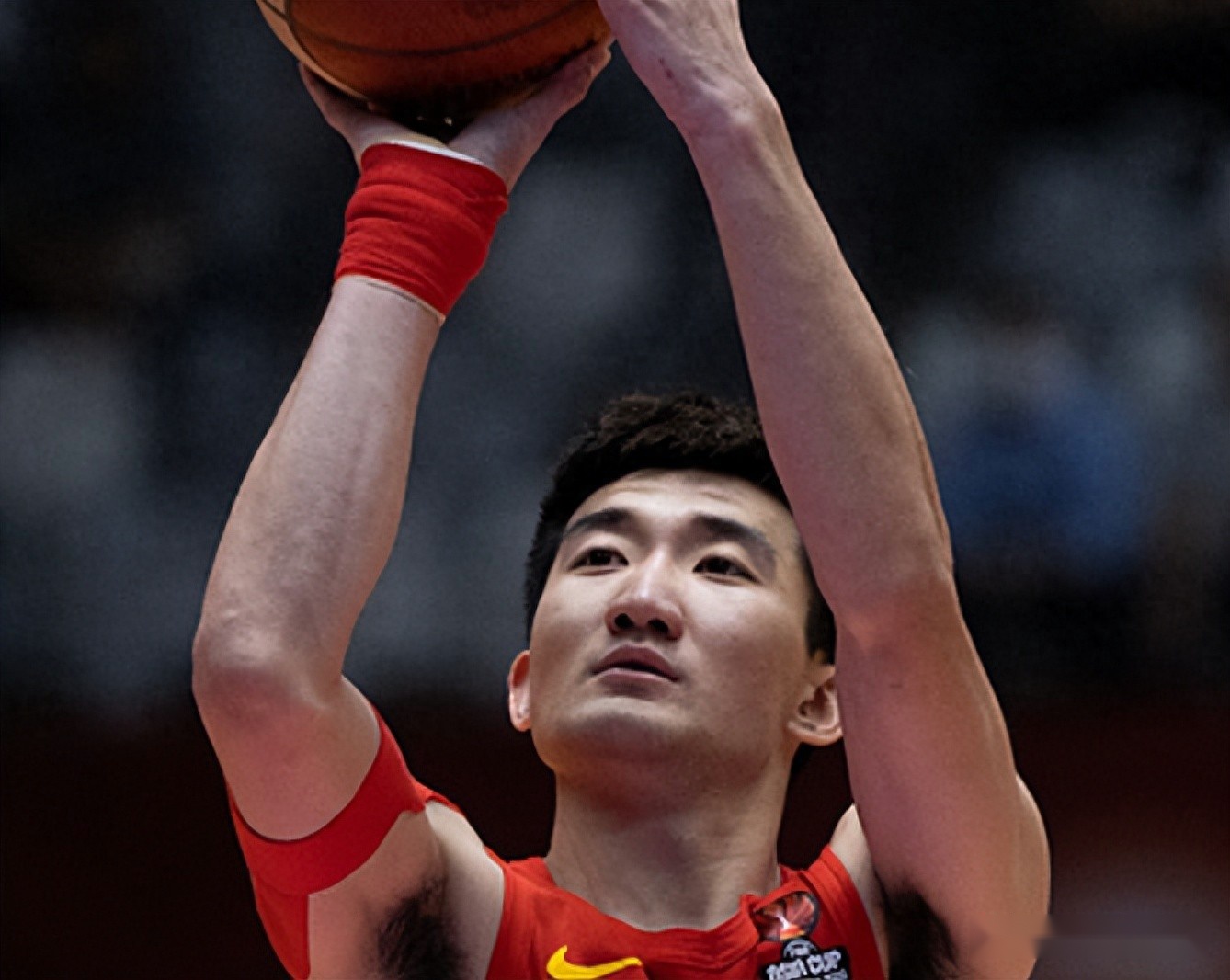 后卫真别全选防守球员了!孙铭徽徐杰不让进,进攻都差成啥样了!