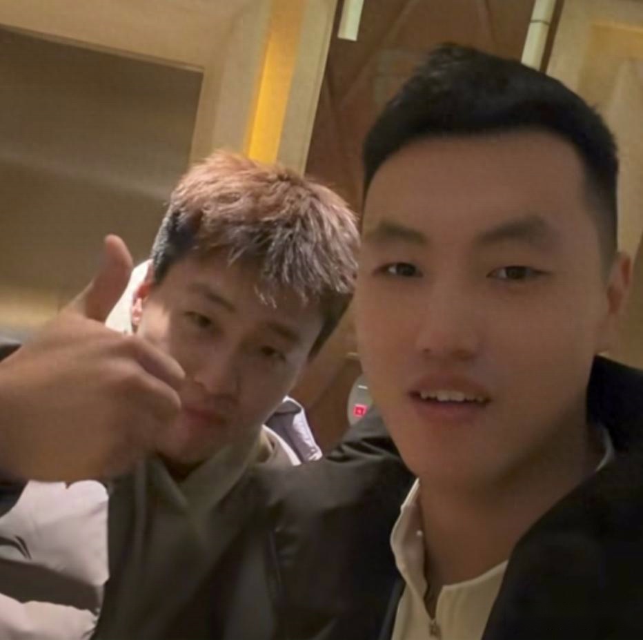 终于来了!赵睿抵达长沙与翟晓川合影,但因伤无缘比赛!