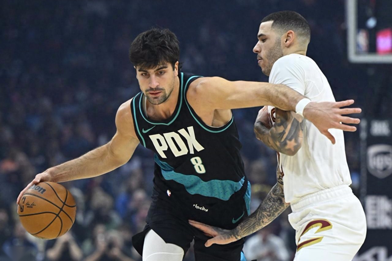 几乎填满数据栏!杨瀚森登场5分钟2分1板1助1帽 开拓者击败骑士