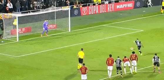 对手119分钟踢丢点球 10人瓦伦西亚120分钟绝杀晋级