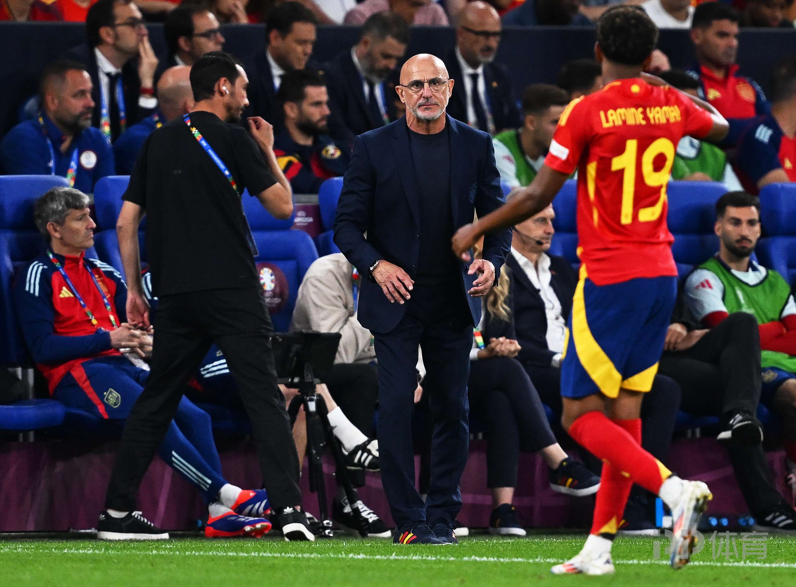 德拉富恩特:亚马尔可以成为梅西C罗老马那样的传奇