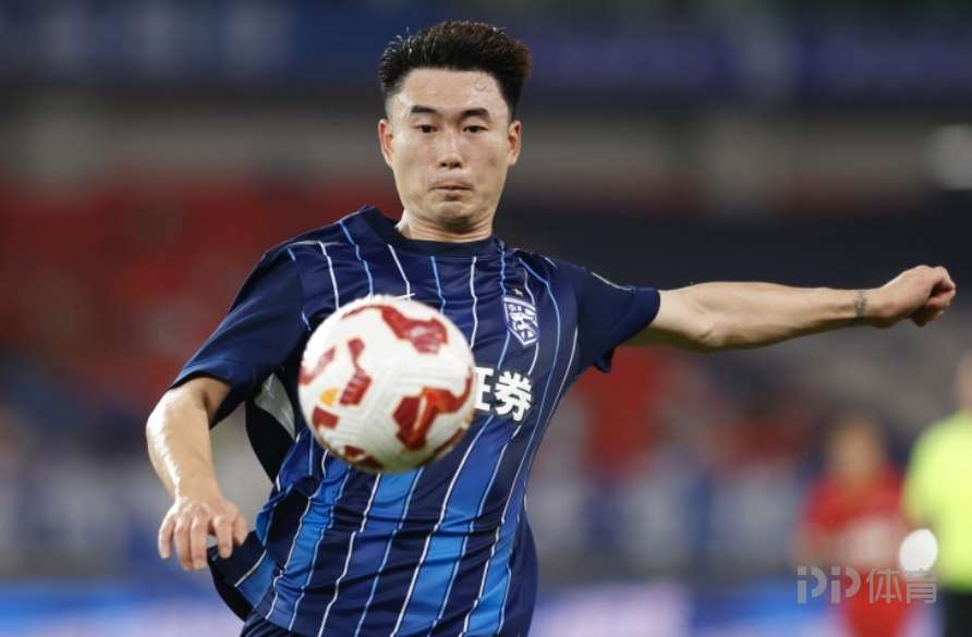 李璇：三镇开出国内球员顶薪欲续约邓涵文 但未能成功