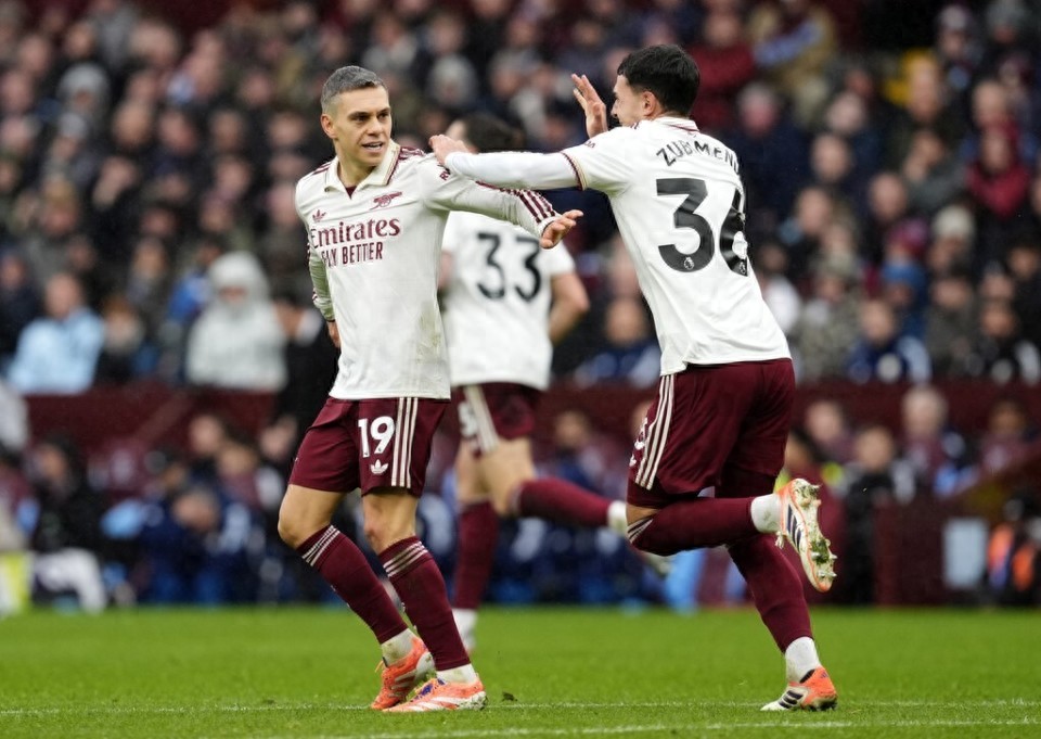 阿森纳遭压哨绝杀!91天首败,601天首负维拉,三大纪录告破