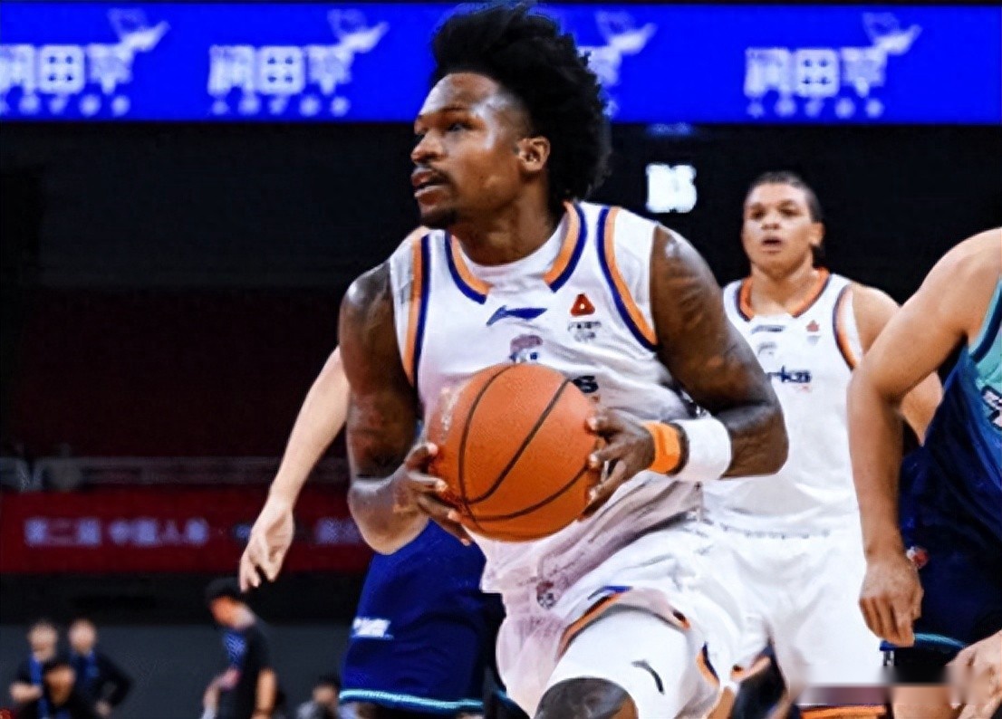 上海大胜宁波!四外援统治攻守,王哲林李添荣齐爆,全队氛围极佳