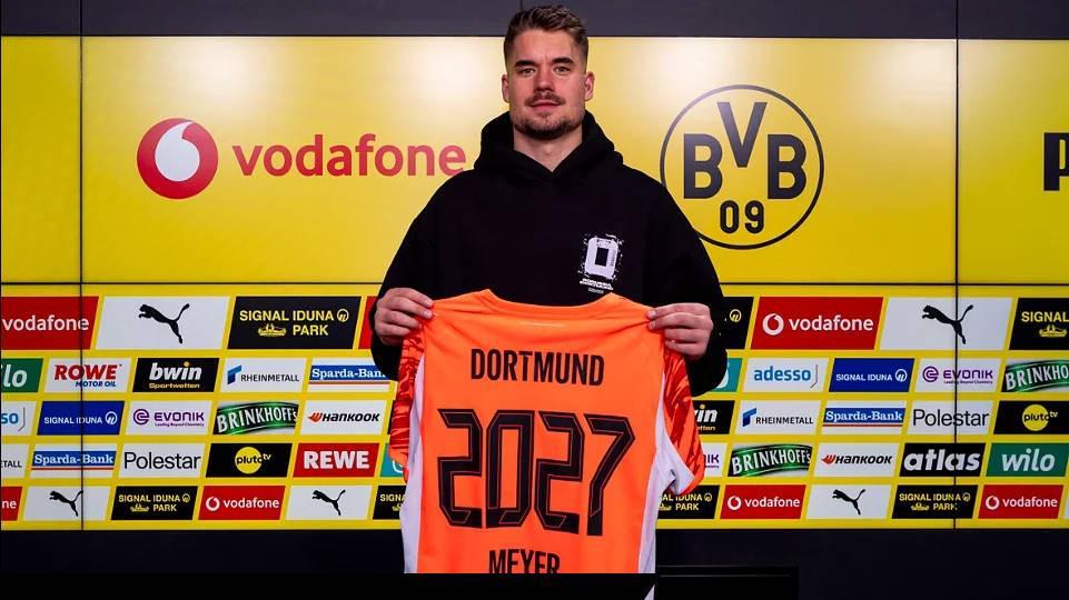 官方:多特与34岁第二门将亚历山大-迈尔续约至2027年