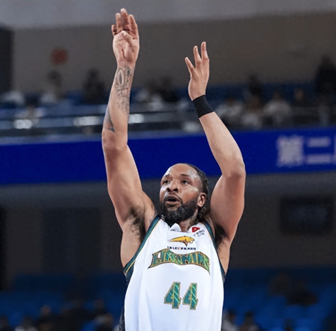 辽宁胜合肥！威尔斯布朗轰42分回暖，奥利弗无防守，赵森成惊喜！