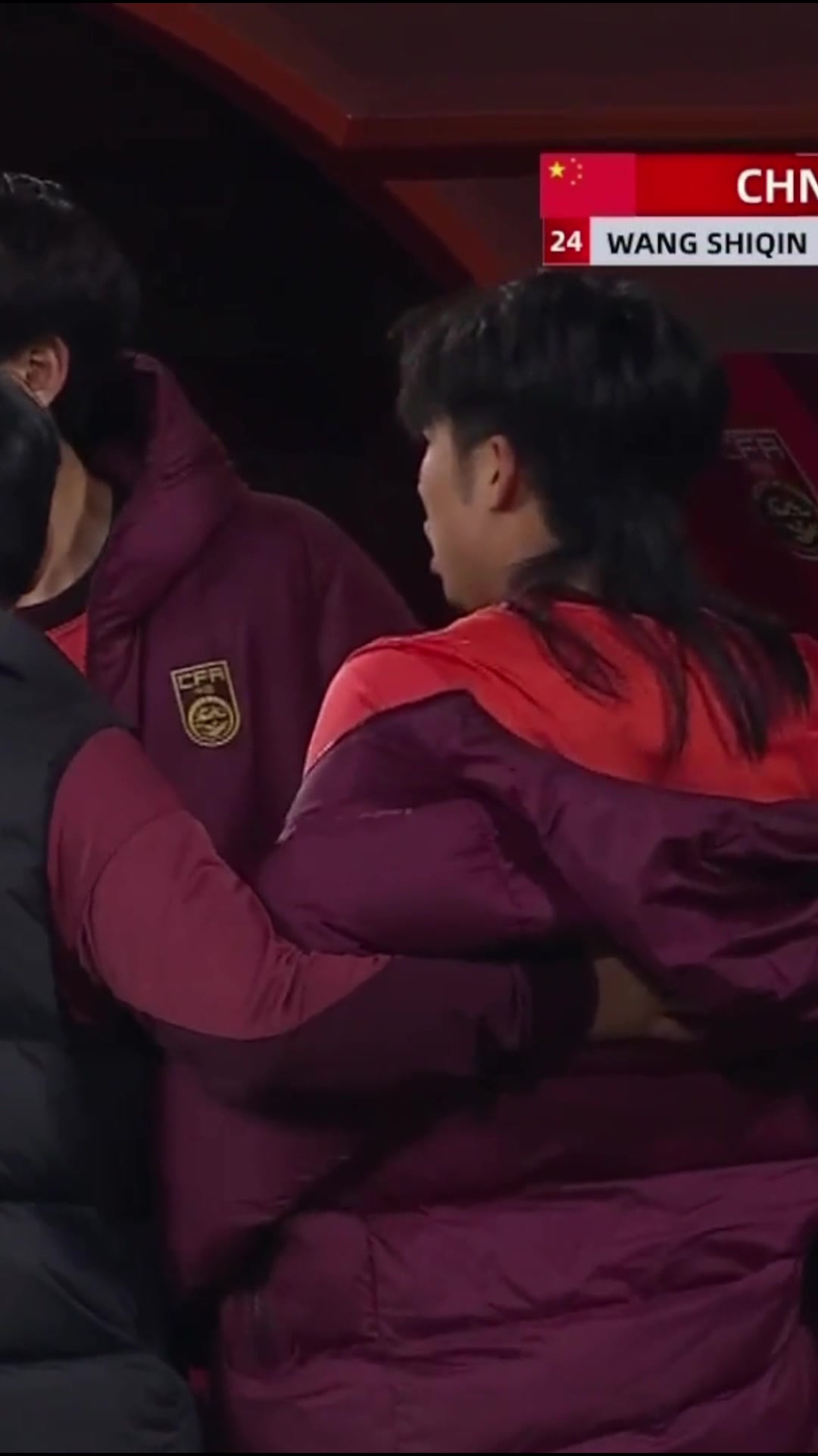持续输出汪士钦被罚下后在替补席继续飙国粹