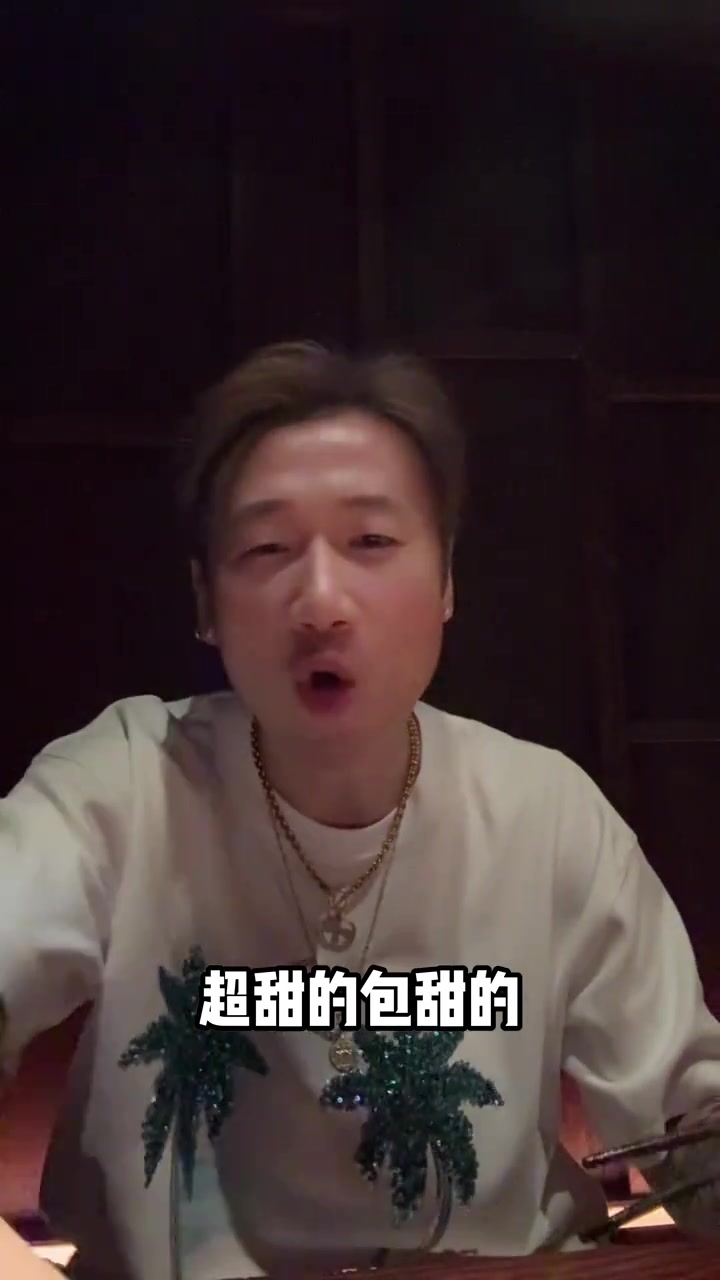 前恒大球员这么会玩啊荣昊约一个韩国小姐姐吃饭超甜的