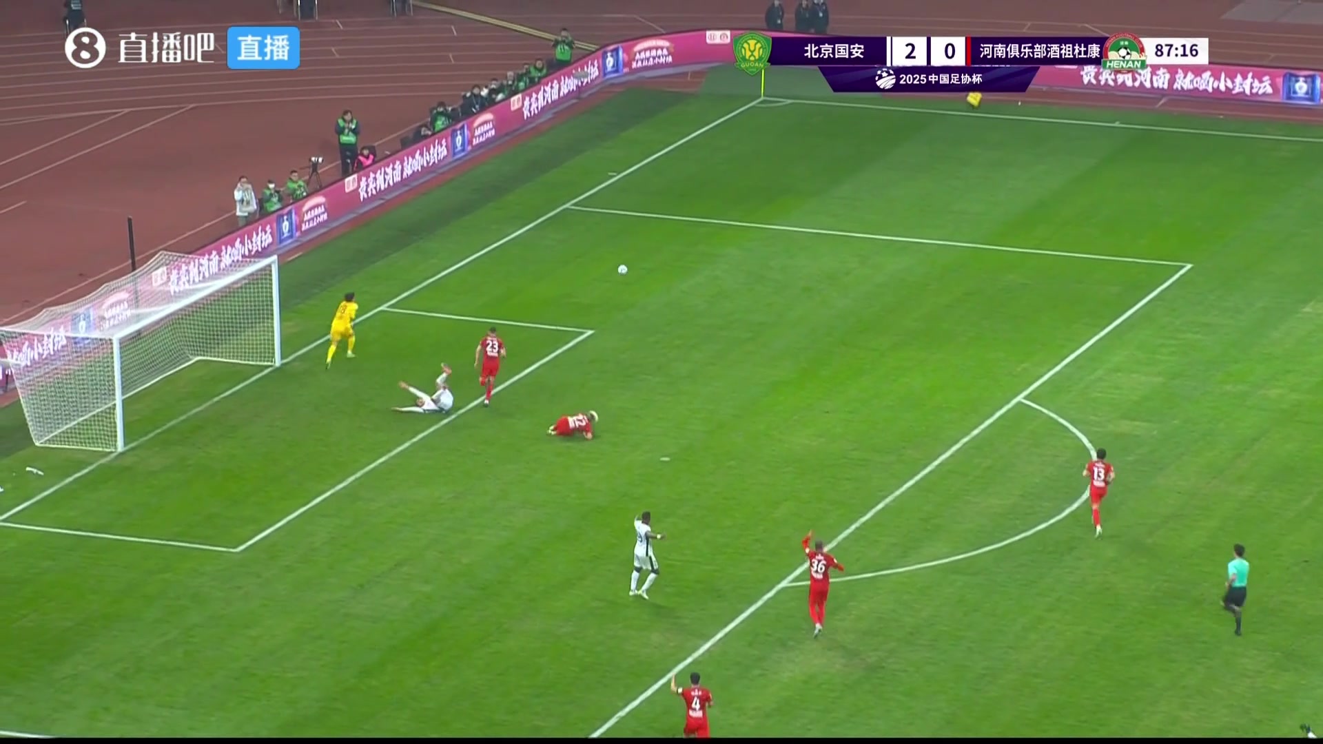 戏剧性拉满王国明两连扑点但犯规重罚法比奥点射戴帽