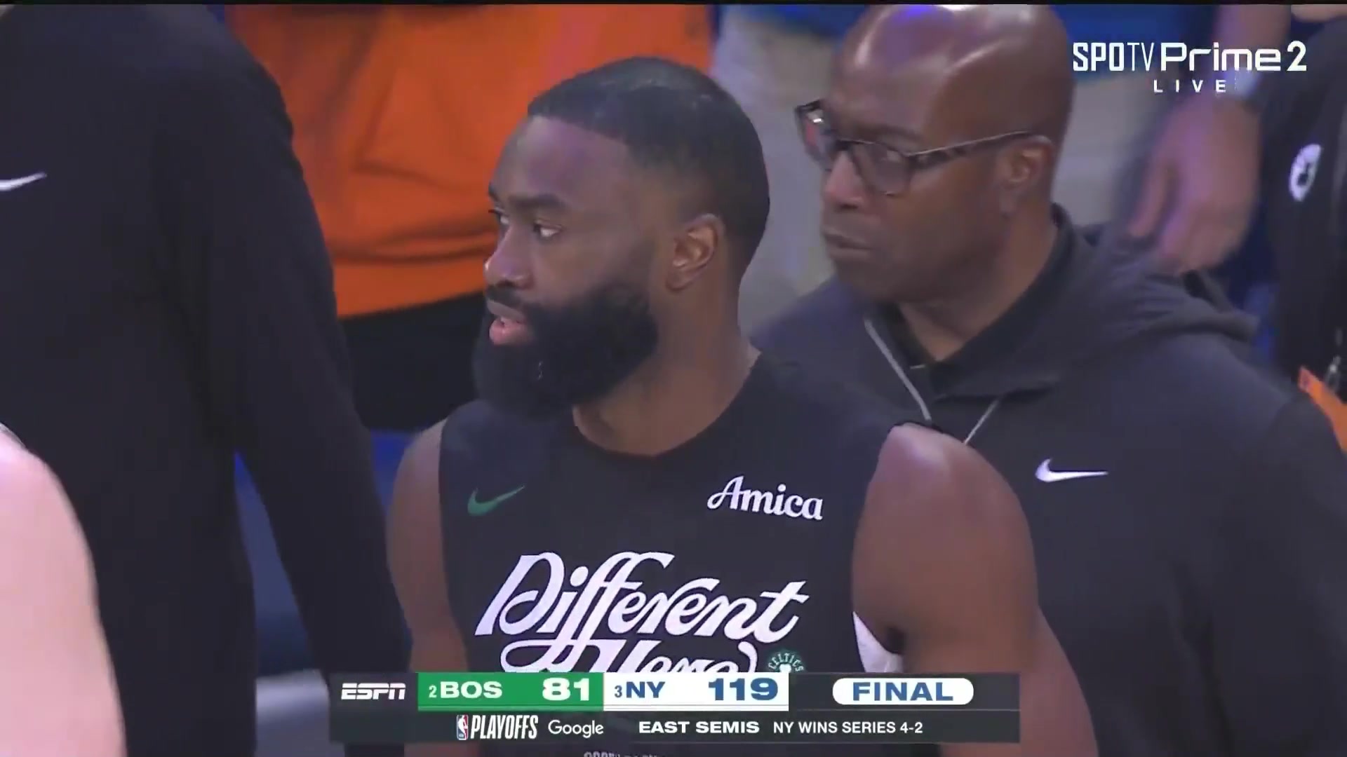 无缘卫冕惨遭尼克斯淘汰去年FMVP杰伦-布朗赛后难掩失落