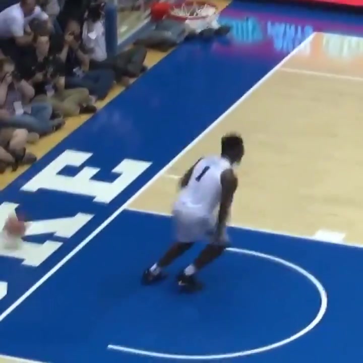 真的很炸裂锡安大学时的球风是真劲爆啊