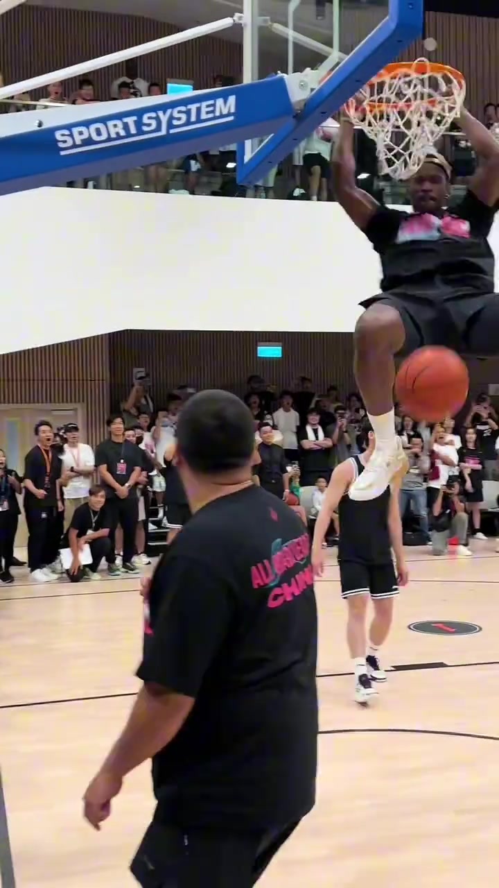 巴特勒和普通人对比太高太壮太快了吧