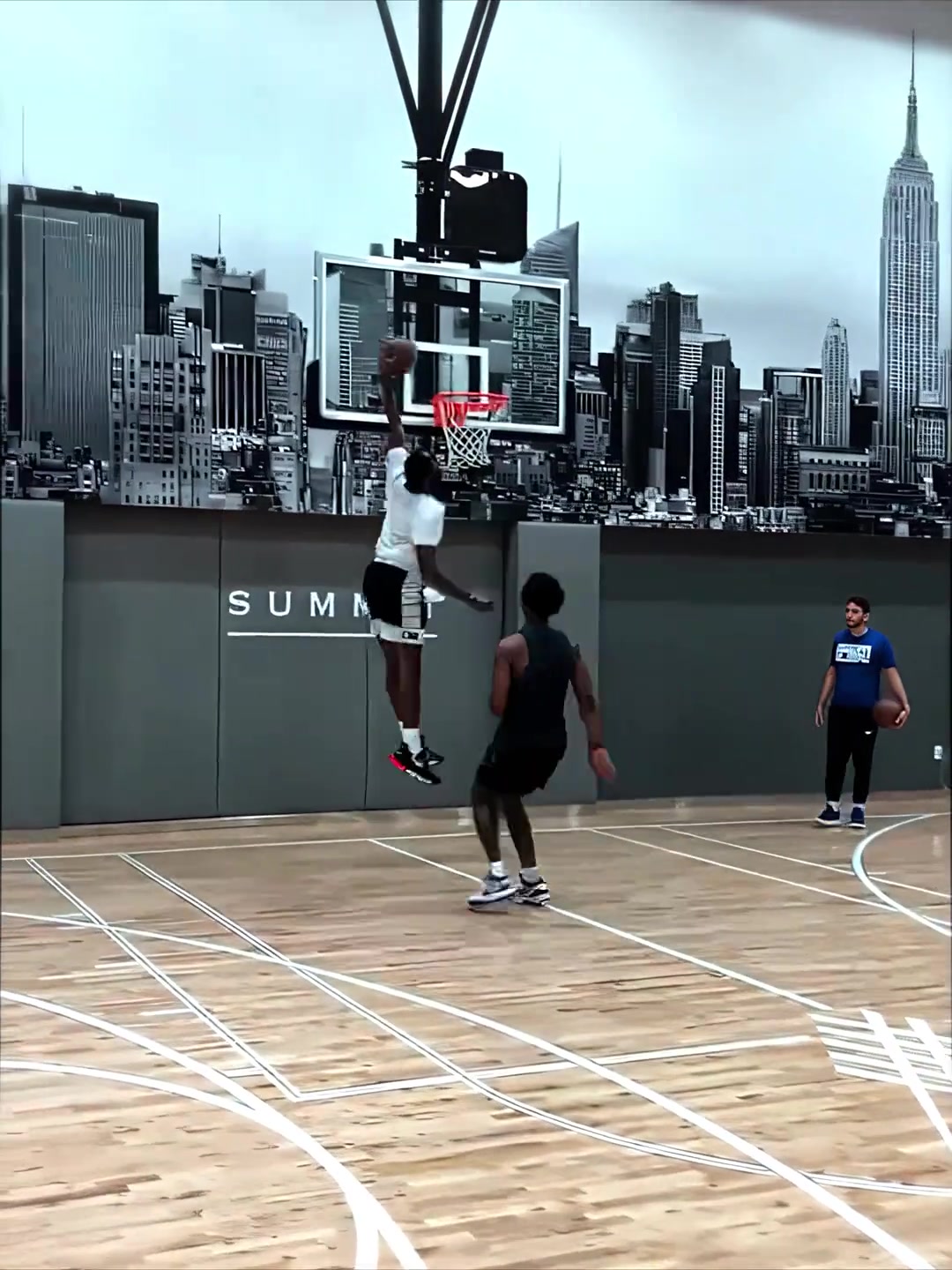 登哥的后撤步只要能学到一点皮毛足以让人横着跑