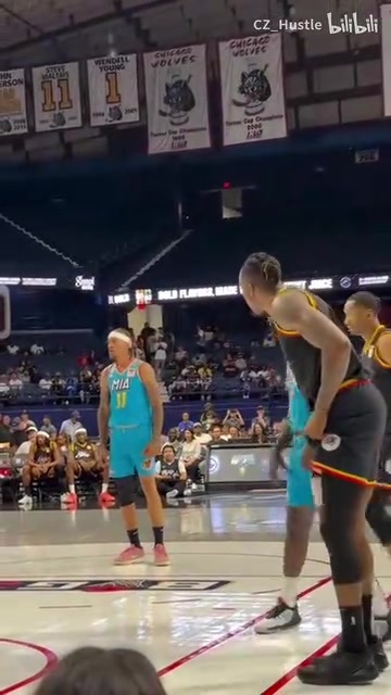 这比赛这么劲爆吗霍华德与比斯利互喷垃圾话险起冲突