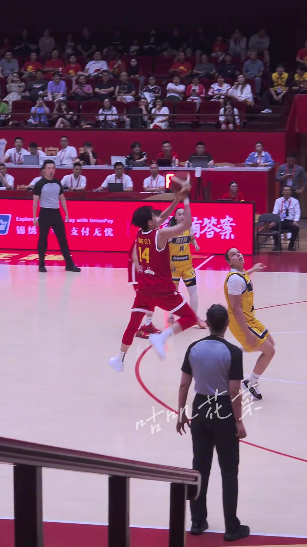 愣是看好几遍才弄明白咋传的球杨力维