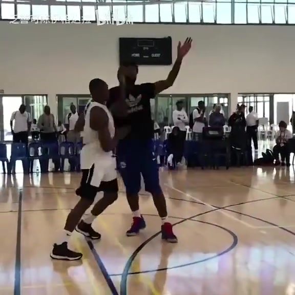 最好的恩比德早期恩比德与比永博单挑中展现顶级天赋