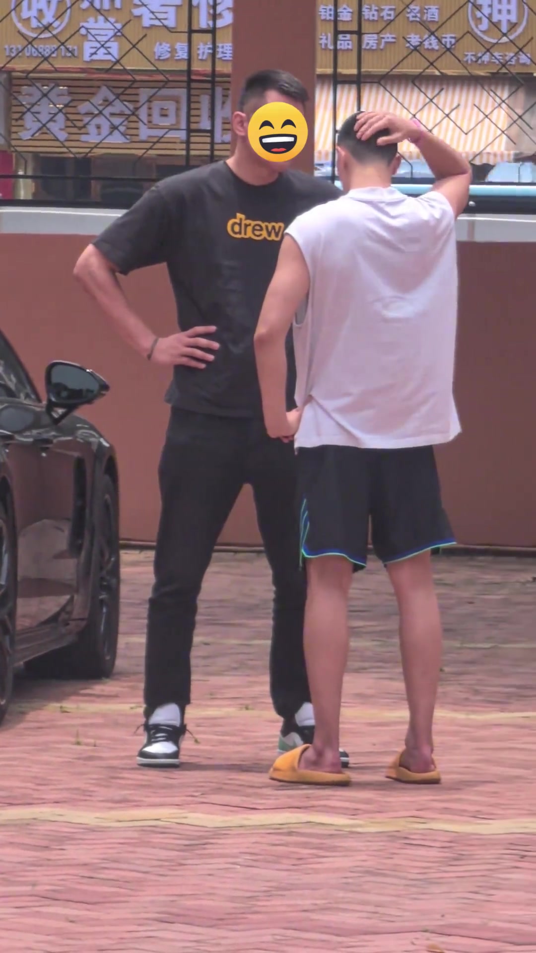 咋啦这是朱总和胡明轩说话 面红耳赤的