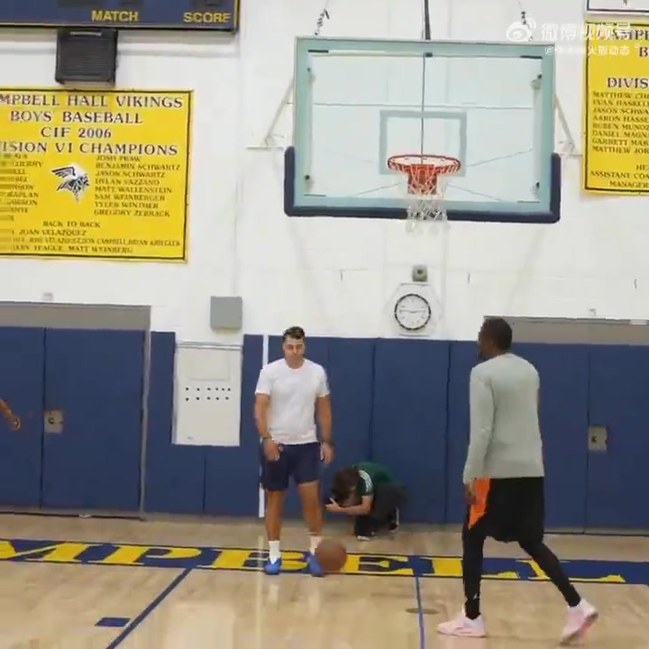 小史密斯去年就和杜兰特一起训练了如今成了队友又能学到更多了