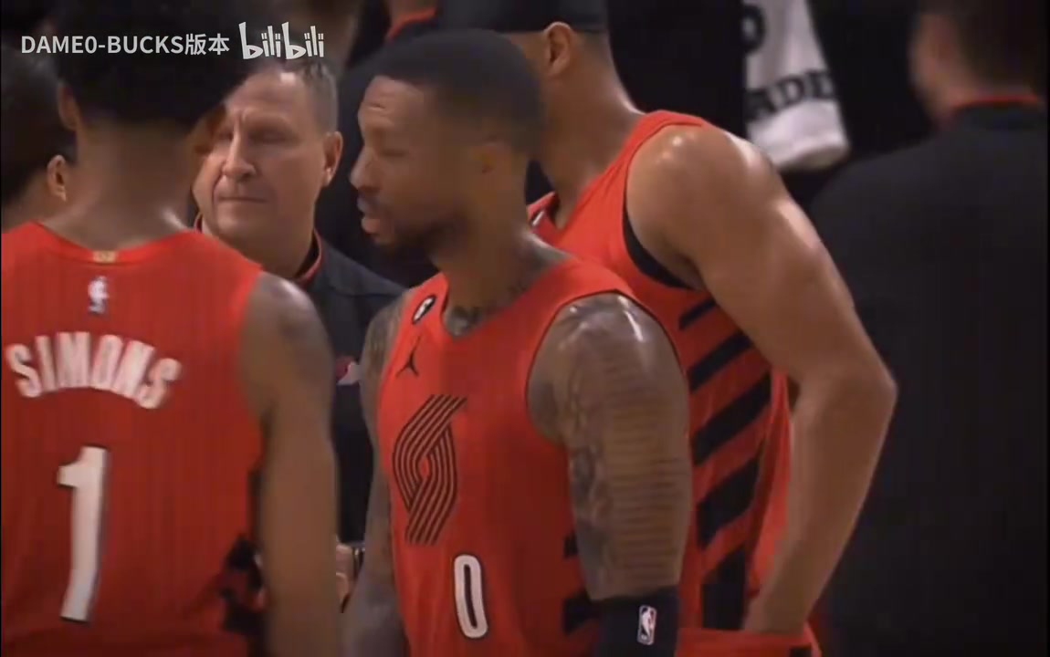 被交易到凯尔特人当年本以为西蒙斯会是利拉德的接班人