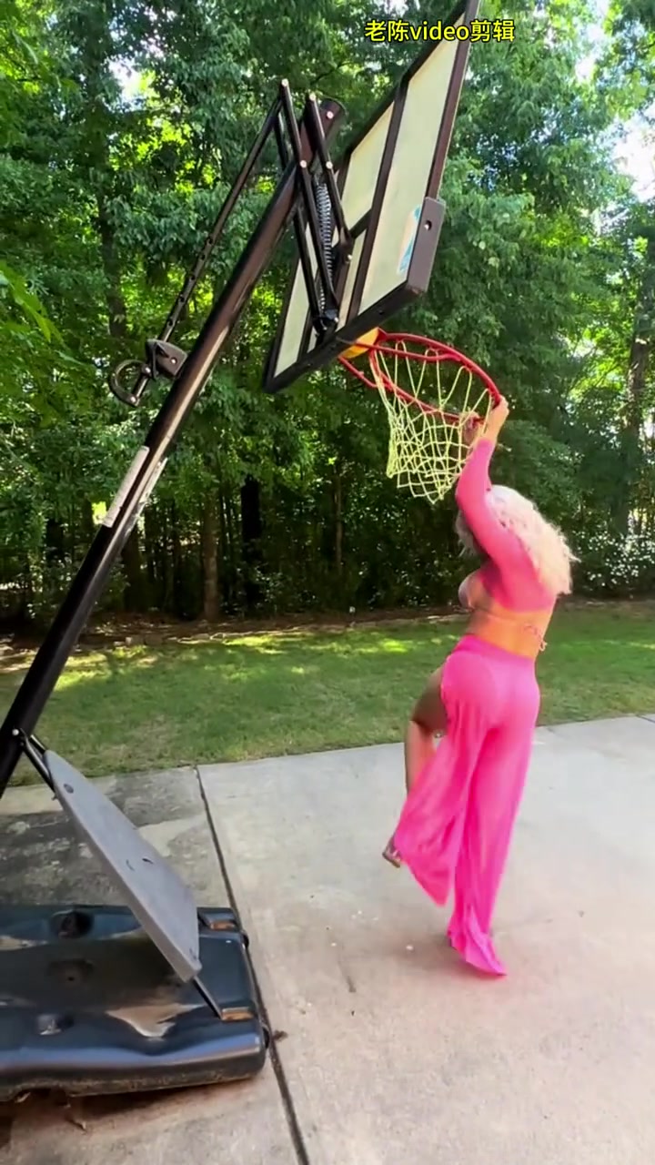 老妹你这个吊框暴扣我必须给你打十分