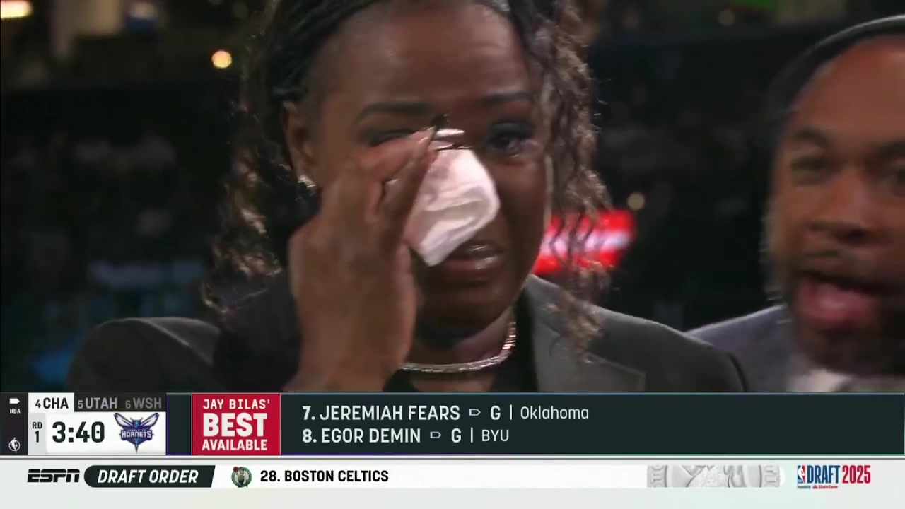 VJ-埃奇库姆当选探花老妈眼含热泪泪洒当场