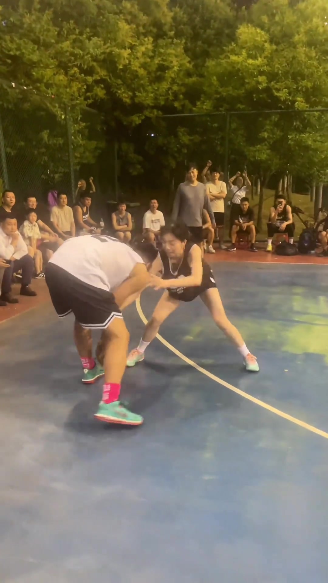 我好像跟这样一群妹子们打球啊