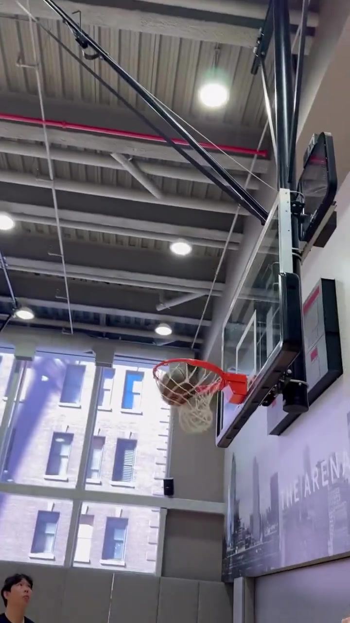 詹姆斯纽约训练备战新赛季 远投精准弹无虚发