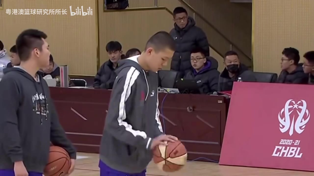 青涩五年前还在打耐高的杨瀚森现在成了NBA的首轮秀