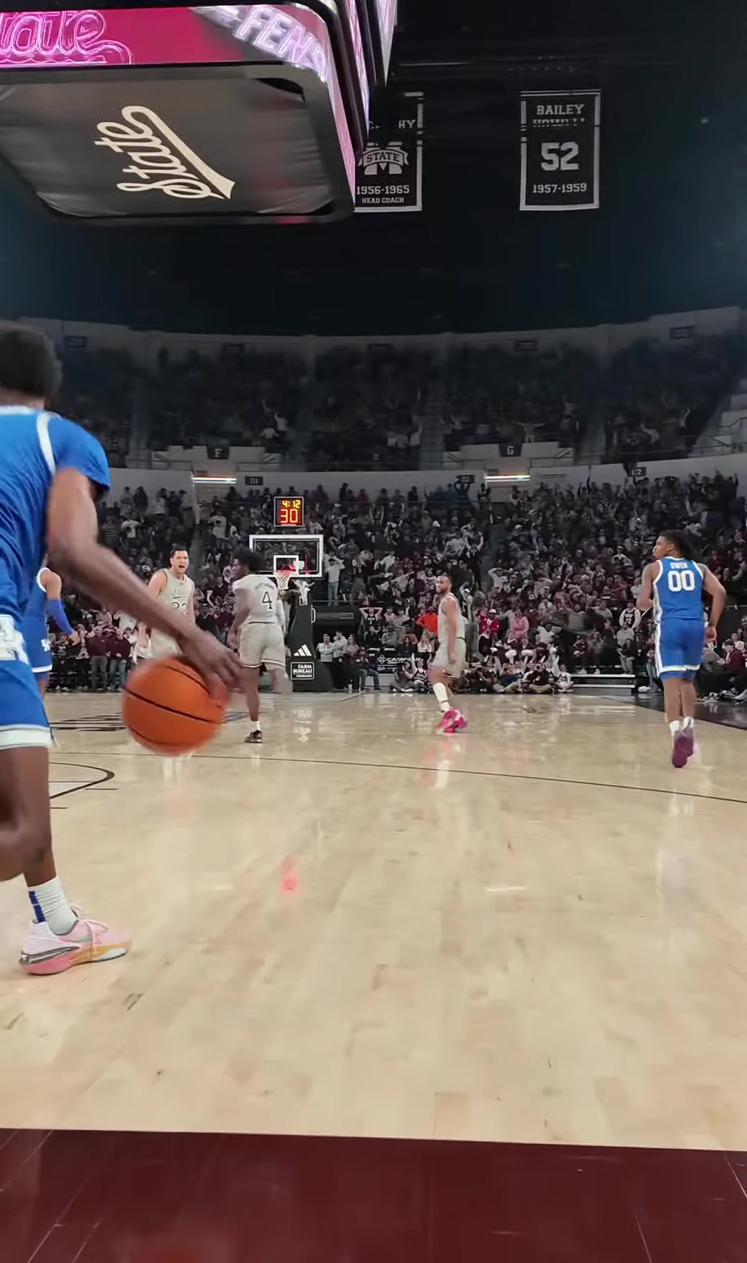 火箭新秀卡梅隆-马修斯这天赋还可以啊强势隔人反扣丝滑无比