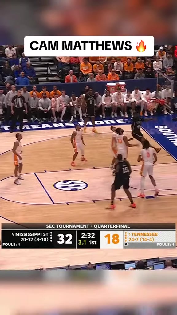 这扣篮有点白魔的影子啊火箭新秀卡梅隆-马修斯暴扣21