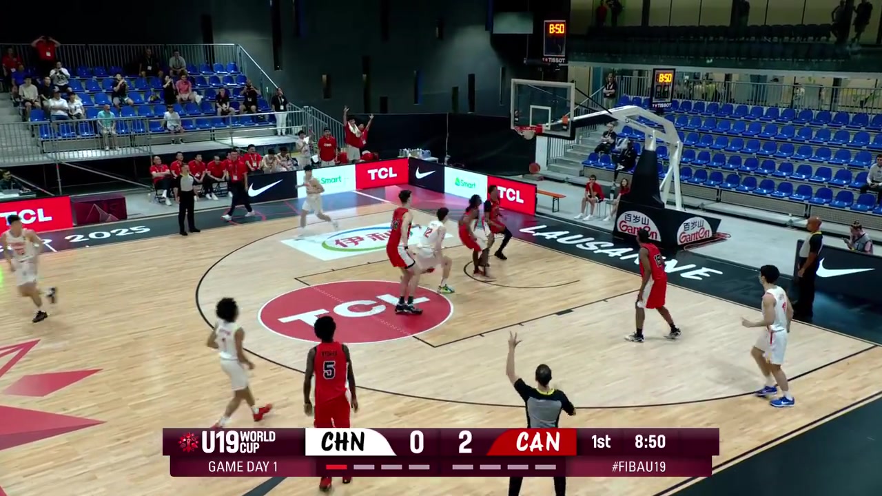 球风潇洒朱正接球三分稳稳命中得到其在中国队的首分