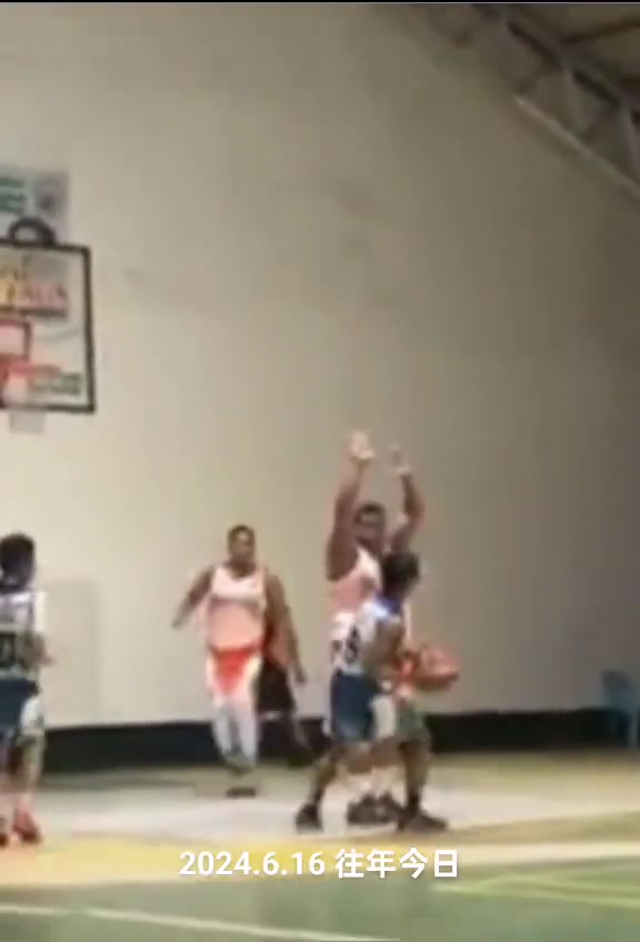 不懂就问野球场这样算阻挡犯规吗