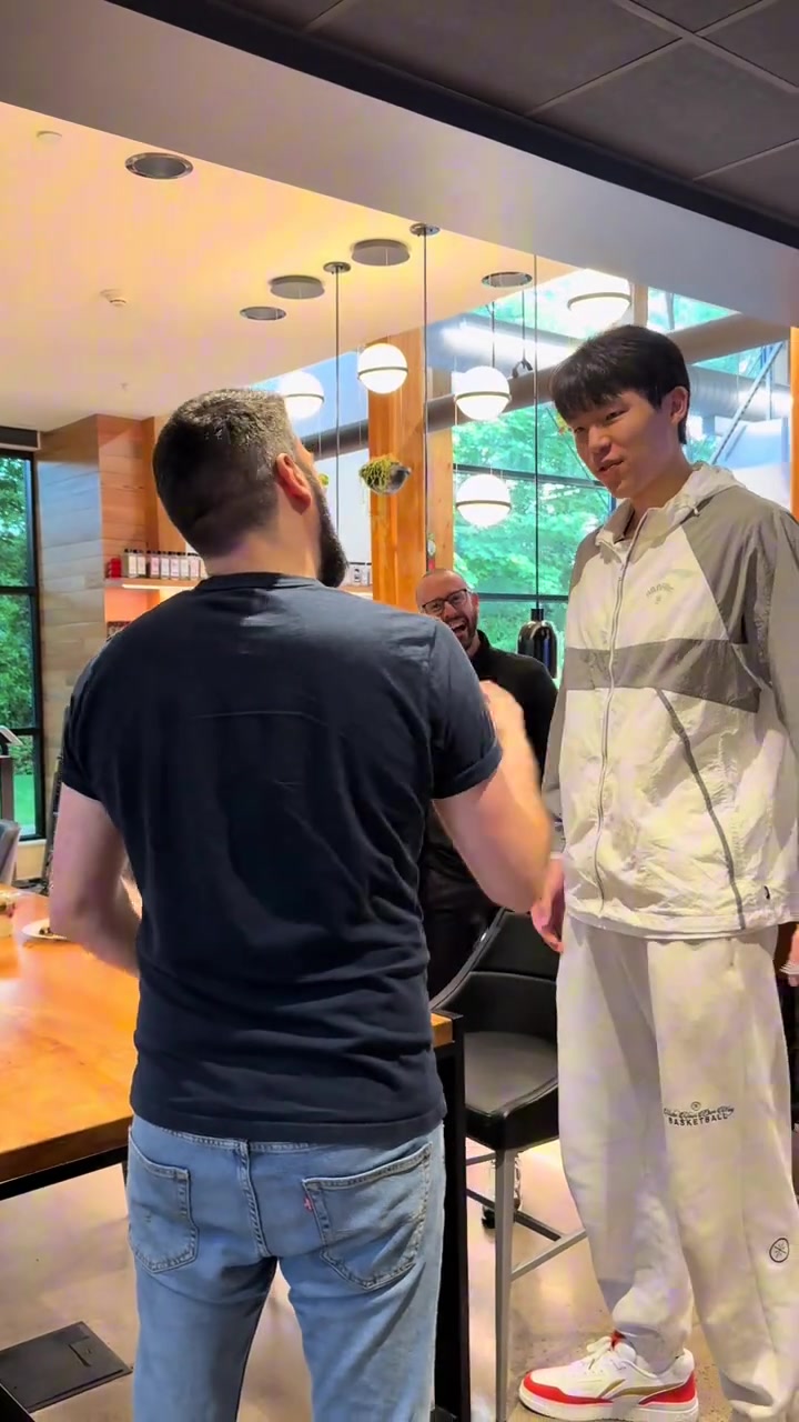 惬意social一下小杨英文虽然差有这样的环境一定会变好的