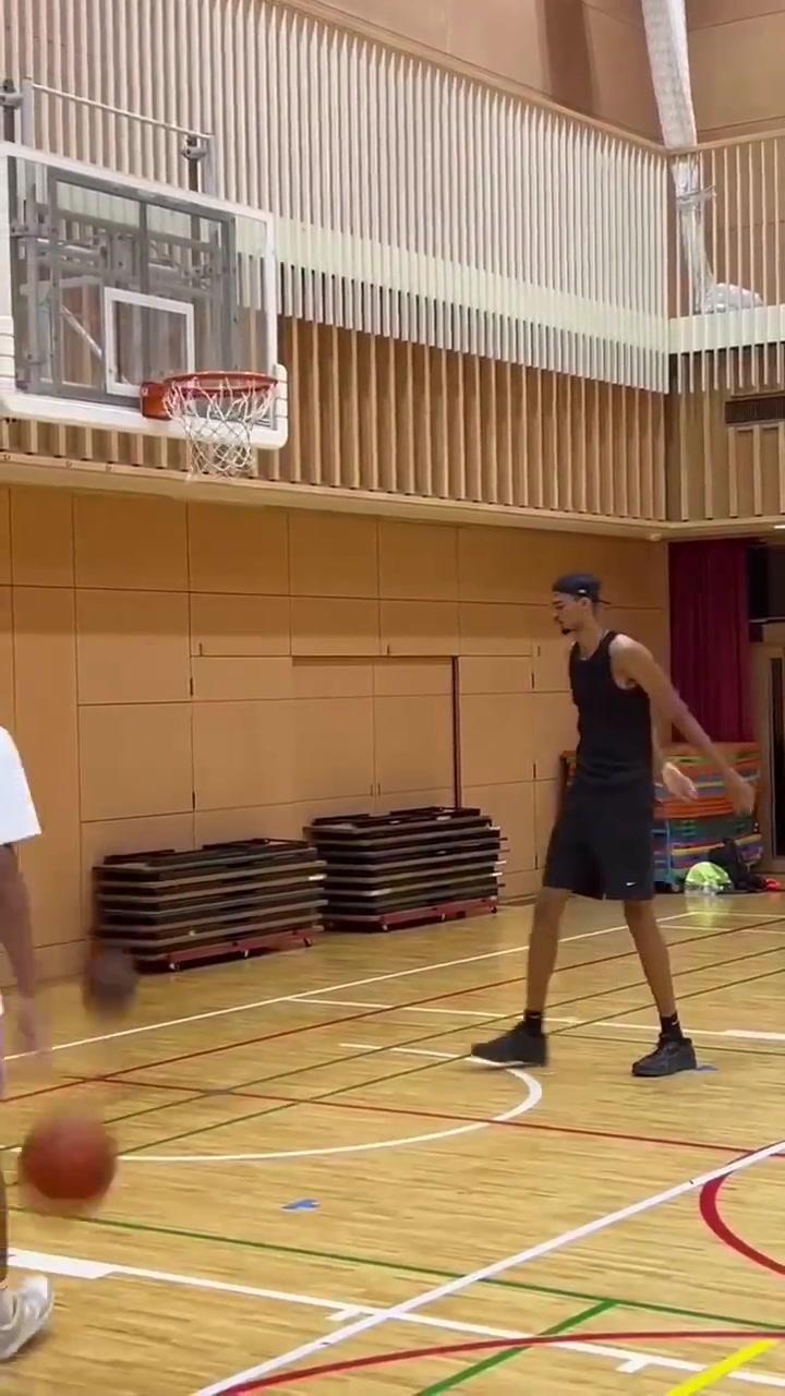 回归主业文班亚马日本行还是没忘了要训练篮球