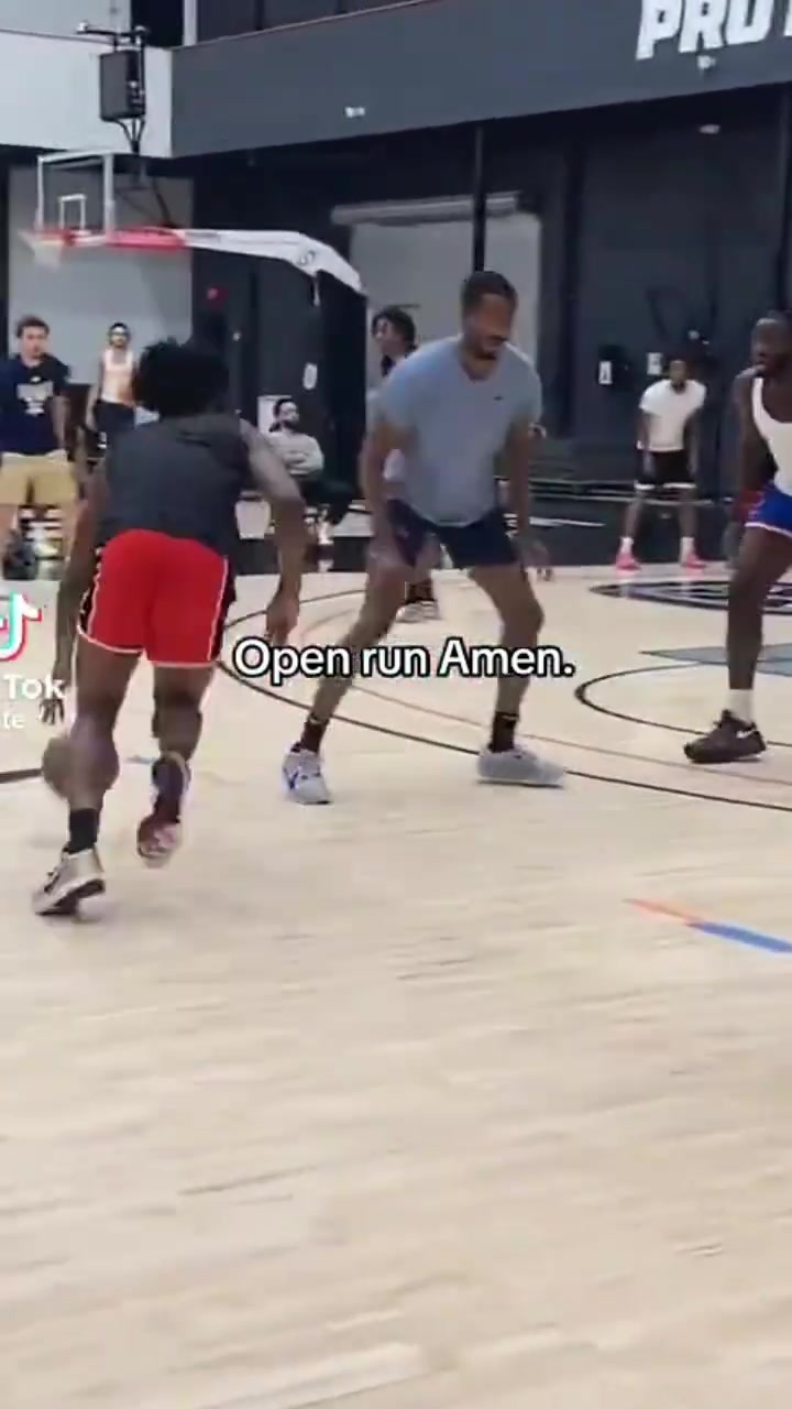 期待新赛季阿门野球赛场运控自如降维打击