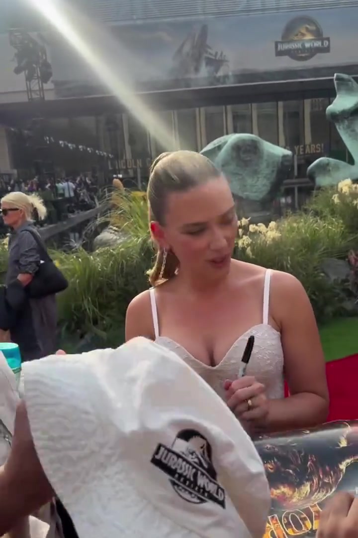 斯嘉丽现身上海侏罗纪世界首映礼 此刻我终于理解杜兰特