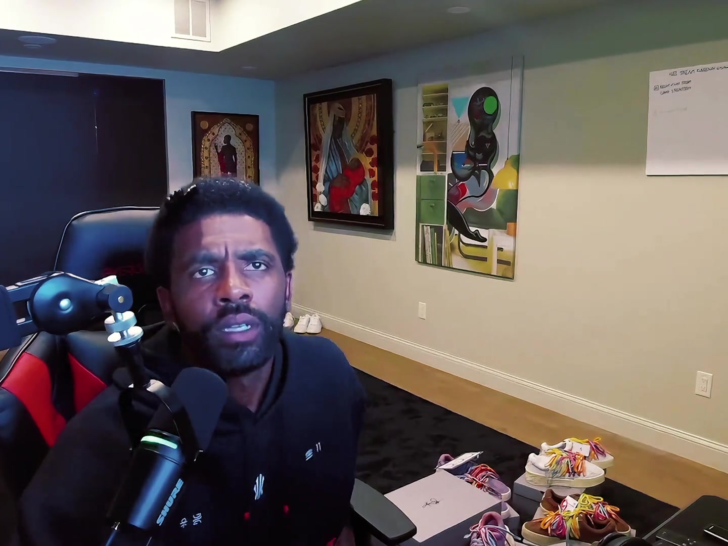 盗版看多了开始以为是谁带的面具