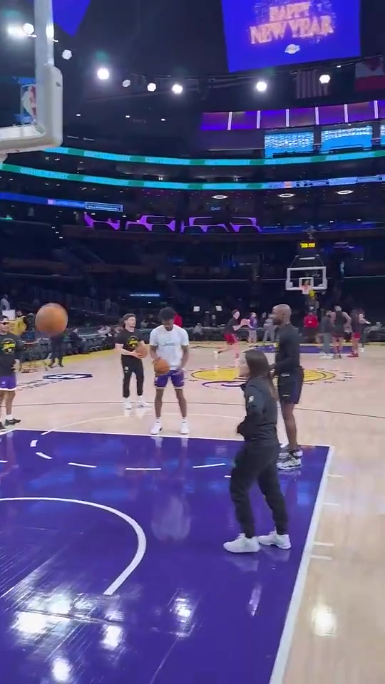 上赛季三分命中率41火箭3D新援芬尼-史密斯很准啊