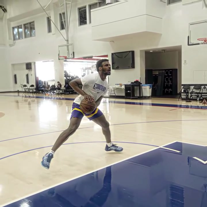 休赛期苦练投射新赛季的布朗尼是否能让大家眼前一亮呢