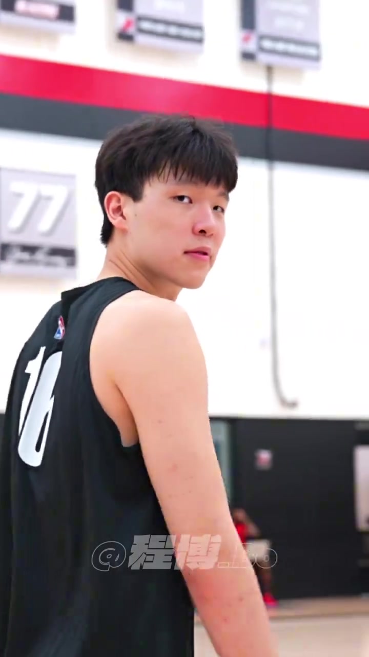 真有说法被比卢普斯指导后杨瀚森独自加练三分底角五连中