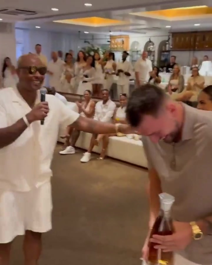 减肥成功了东契奇这是要瘦出下颌线了吗