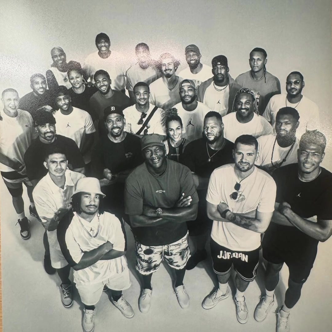 全都是GOAT门徒乔丹和品牌代言人合照 77八村和乔丹并列