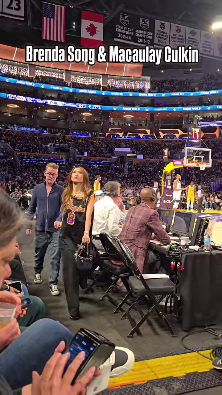 大美女哦此前演员布兰达-宋观战湖人的季后赛