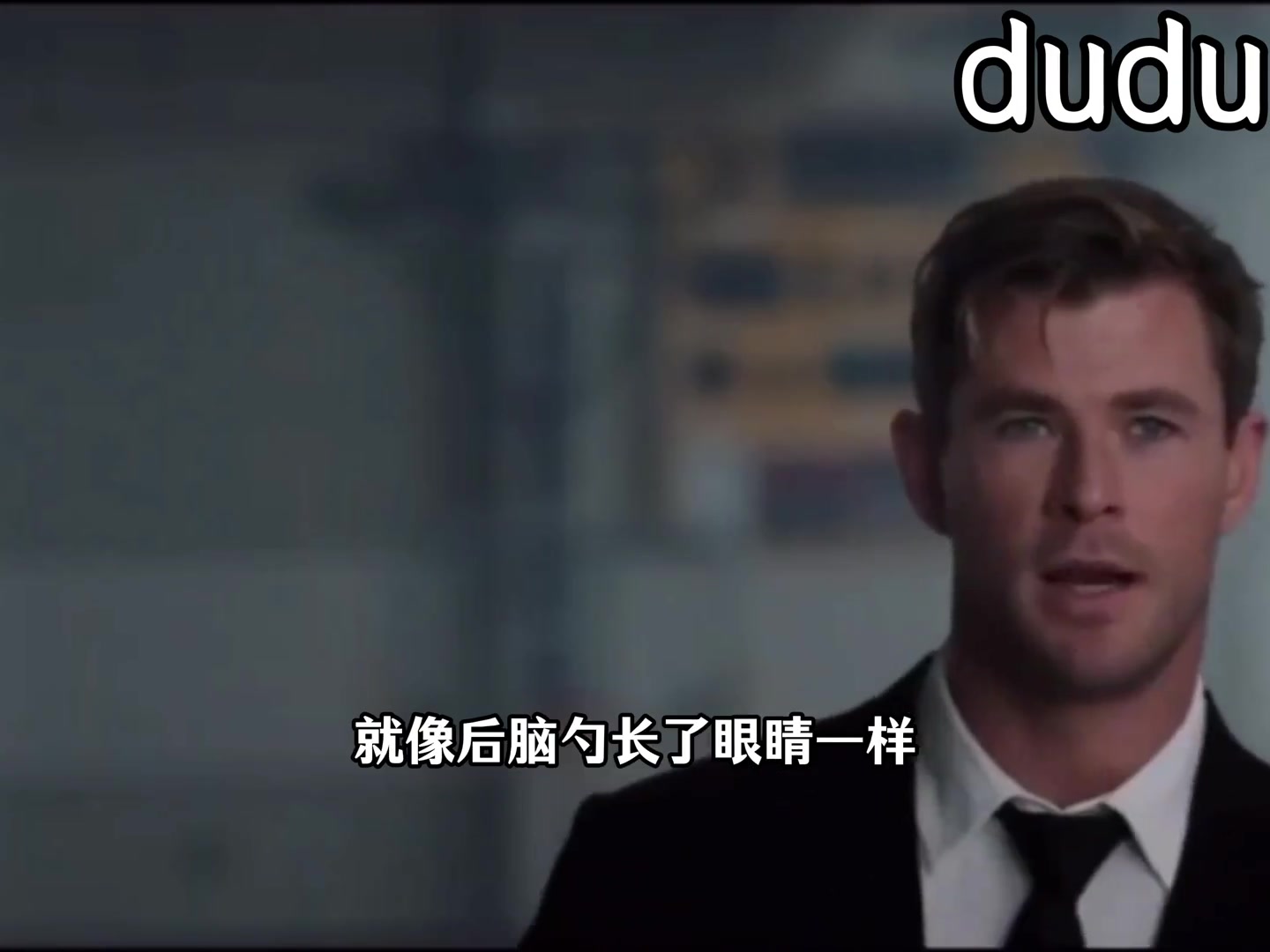 保罗此前和雷神索尔扮演者一起拍电影 演绎一个脑后长眼的英雄