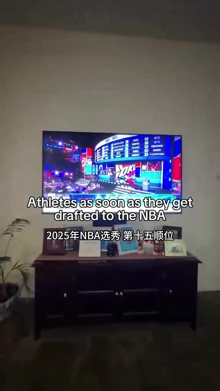 真实网红恶搞当球员被NBA选中后如何对待现在的女友