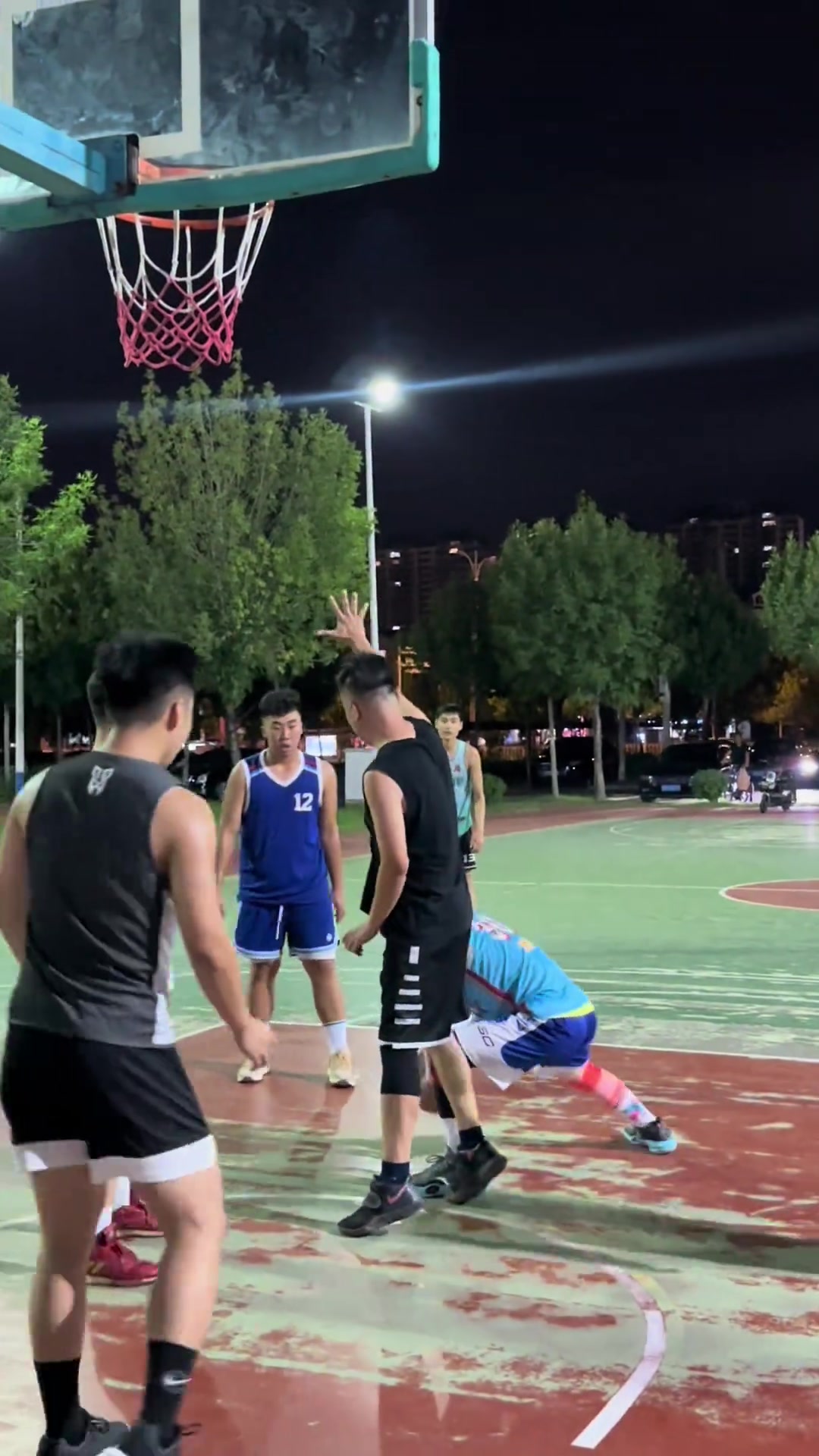 你们会跟这样的人打嘛国内滨州库里 进球后兴奋狂吼噗噗噗