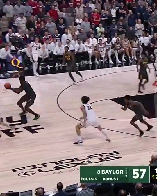 炸裂NCAA赛场惊现残暴骑人隔扣实在太羞辱人了