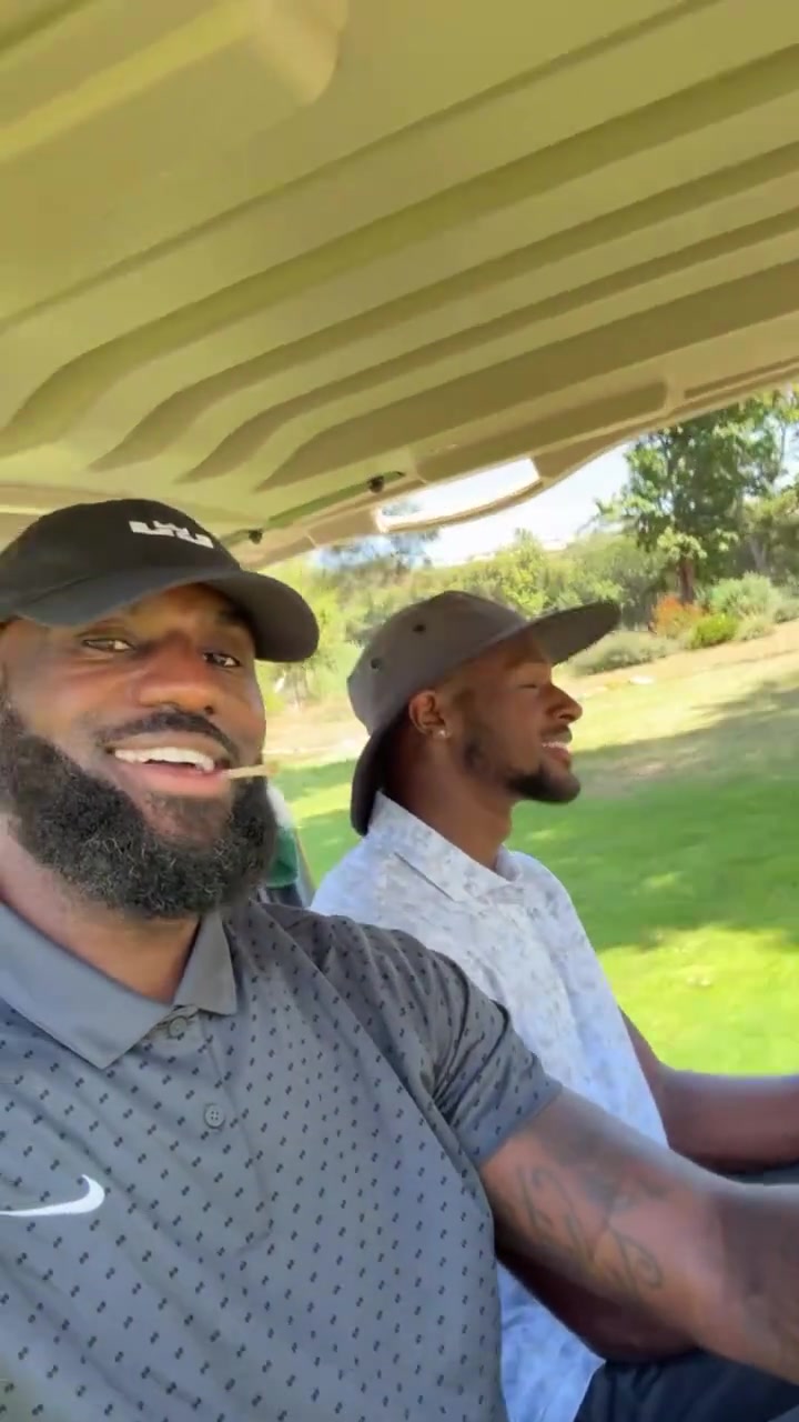 父子再同台老詹带着布朗尼一起打高尔夫