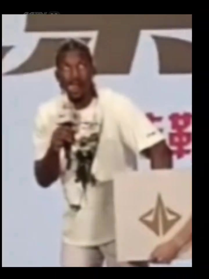 不愧是金州逗比队巴特勒中国行参加活动突然搞怪翻白眼